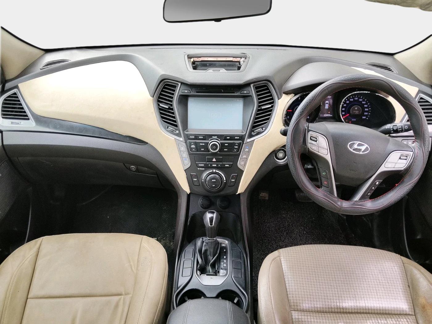 2015 Hyundai Santa Fe 4 WD AT, Diesel, Automatic, 2,07,244 km, interior