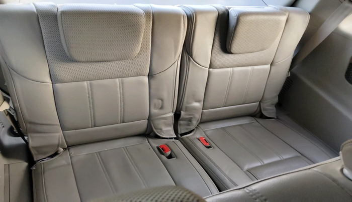 2016 Mahindra XUV500 W10, Diesel, Manual, 1,05,258 km, interior