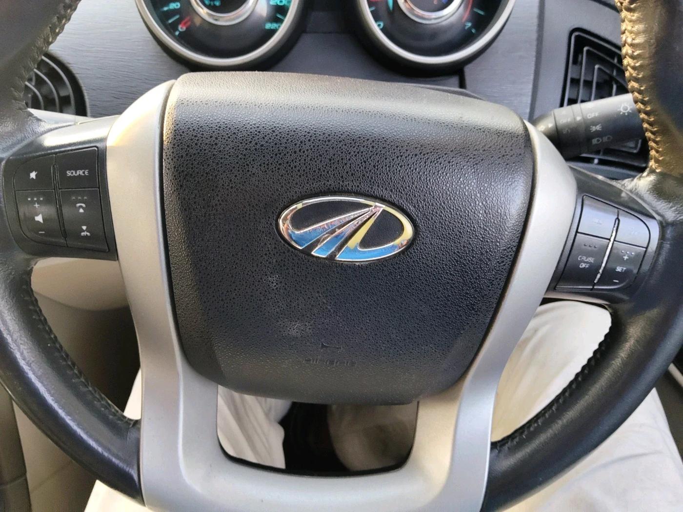 2016 Mahindra XUV500 W10, Diesel, Manual, 1,05,258 km, interior