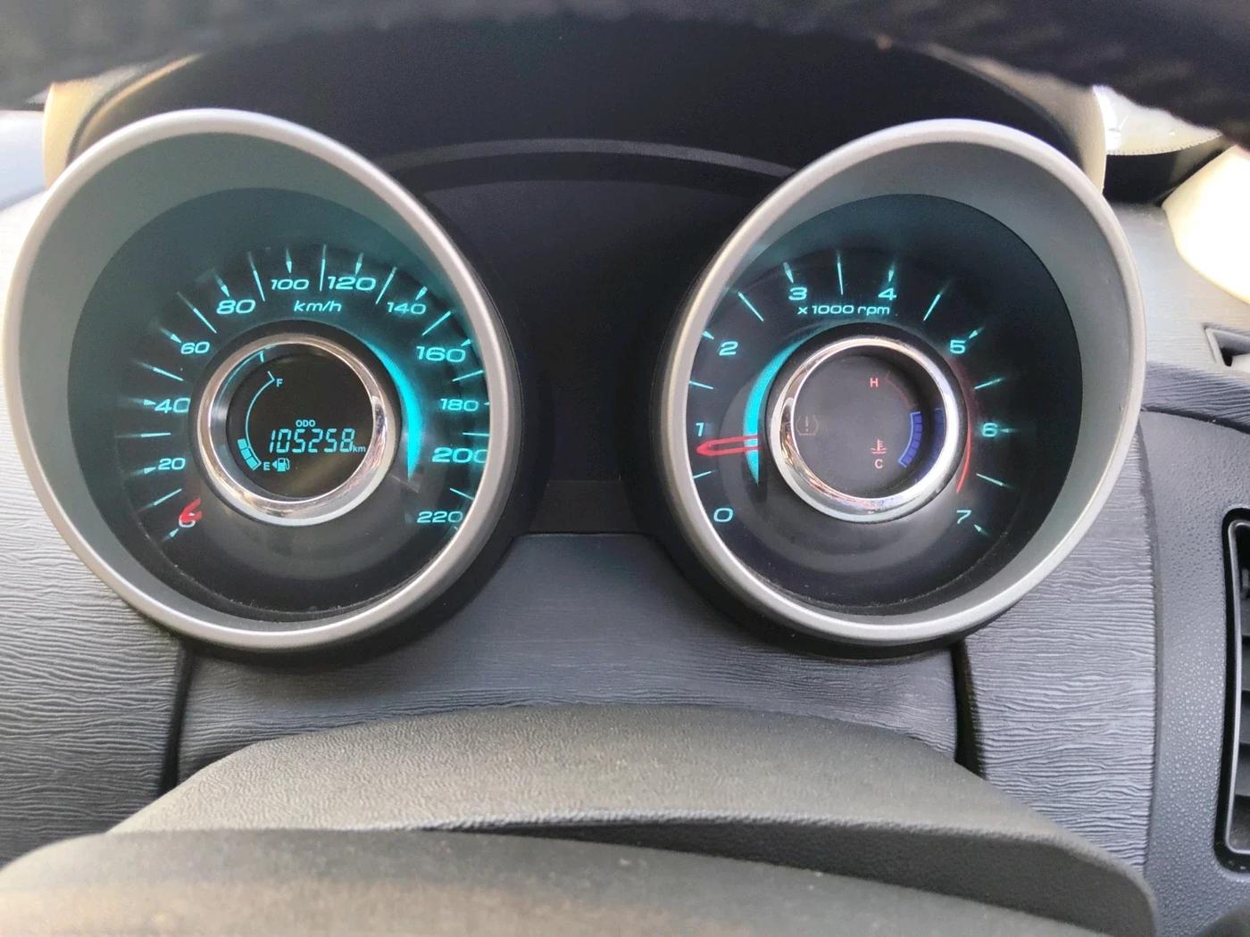 2016 Mahindra XUV500 W10, Diesel, Manual, 1,05,258 km, interior