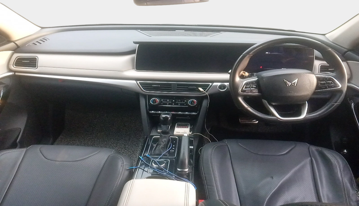 2022 Mahindra XUV700 AX 7 D AT 7 STR, Diesel, Automatic, 93,000 km, interior