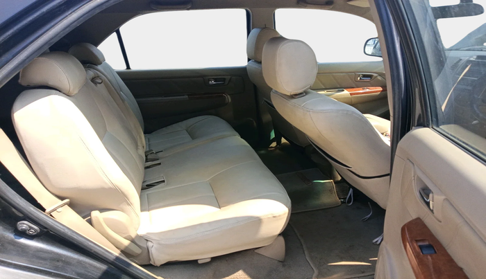 2011 Toyota Fortuner 3.0 4X4 MT, Diesel, Manual, 2,47,749 km, interior