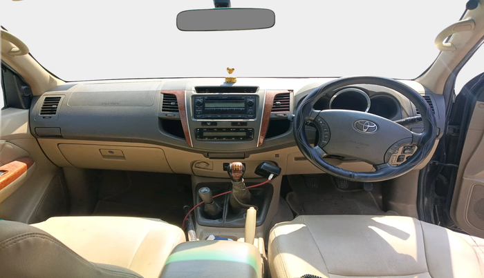 2011 Toyota Fortuner 3.0 4X4 MT, Diesel, Manual, 2,47,749 km, interior