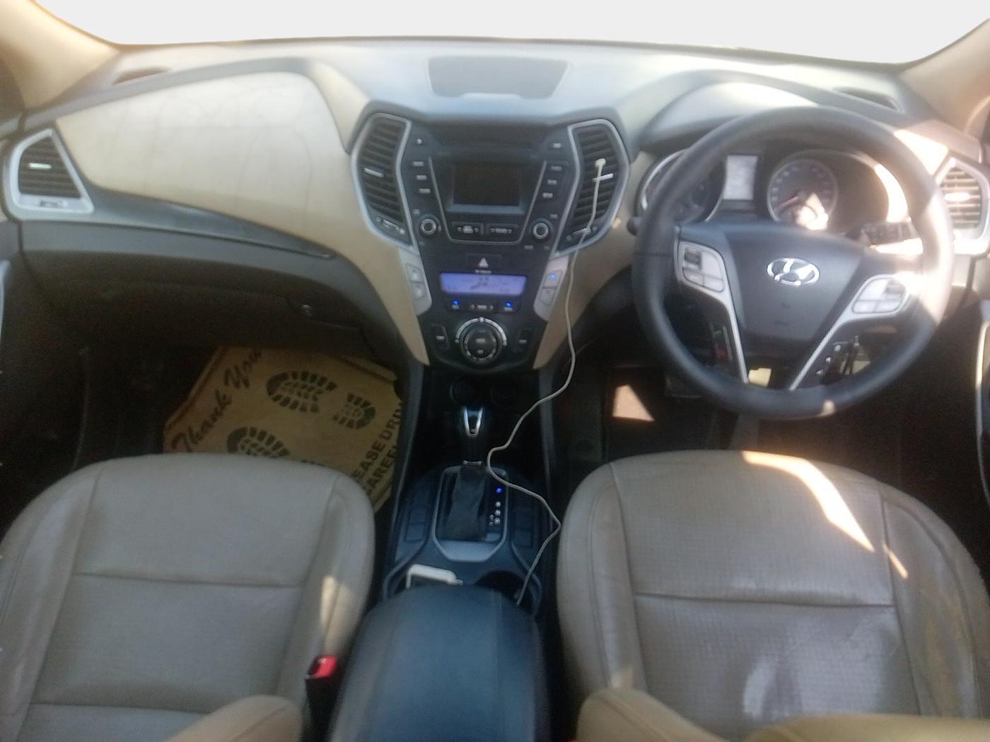 2014 Hyundai Santa Fe 4 WD AT, Diesel, Automatic, 1,69,588 km, interior