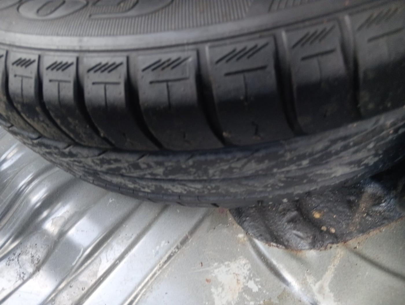 2011 Toyota Etios G, Petrol, Manual, 93,168 km, tyre