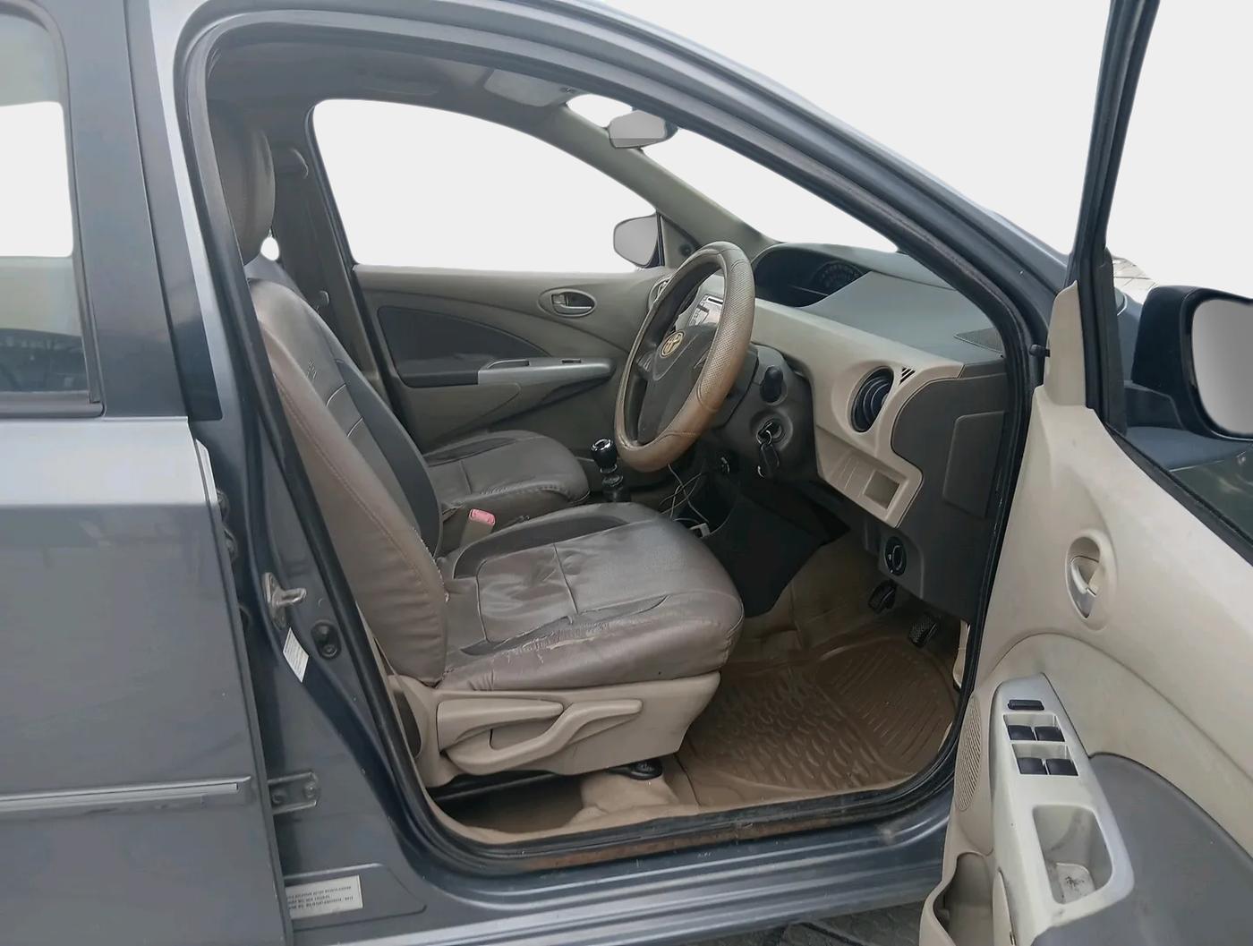 2013 Toyota Etios GD, Diesel, Manual, 2,39,342 km, interior