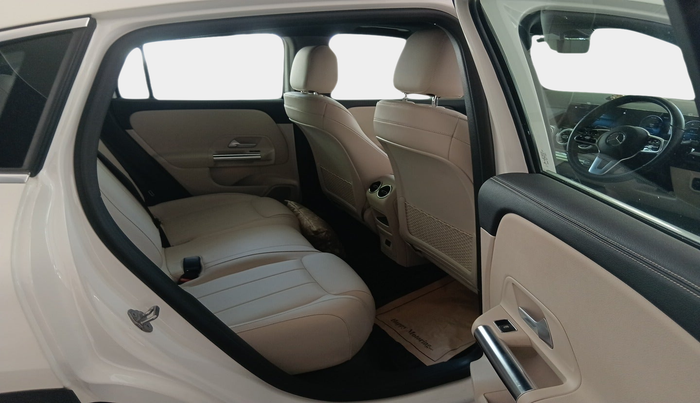 2021 Mercedes Benz GLA Class 220d, Diesel, Automatic, 34,074 km, interior
