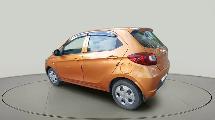 2017 Tata Tiago XT DIESEL, Diesel, Manual, 1,20,863 km, exterior