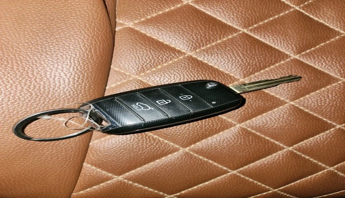 2021 KIA SONET HTK PLUS 1.2, Petrol, Manual, 35,431 km, interior