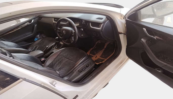 2015 Skoda Octavia ELEGANCE 1.8 TSI AT, Petrol, Automatic, 1,23,940 km, interior