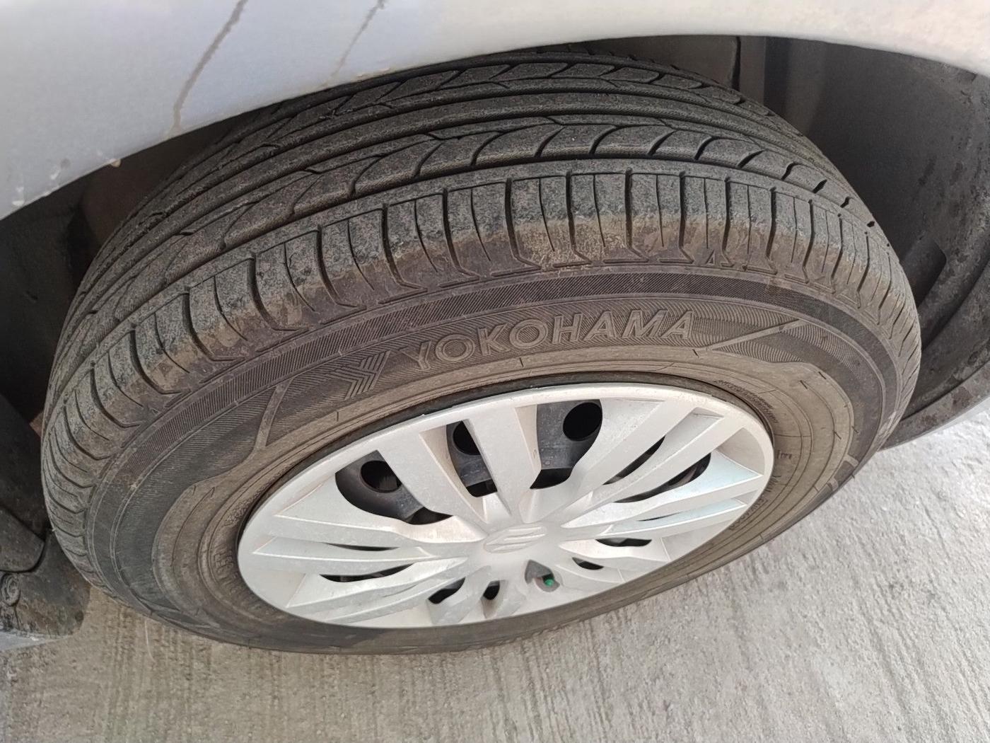 2013 Maruti Swift VDI, Diesel, Manual, 1,11,949 km, tyre