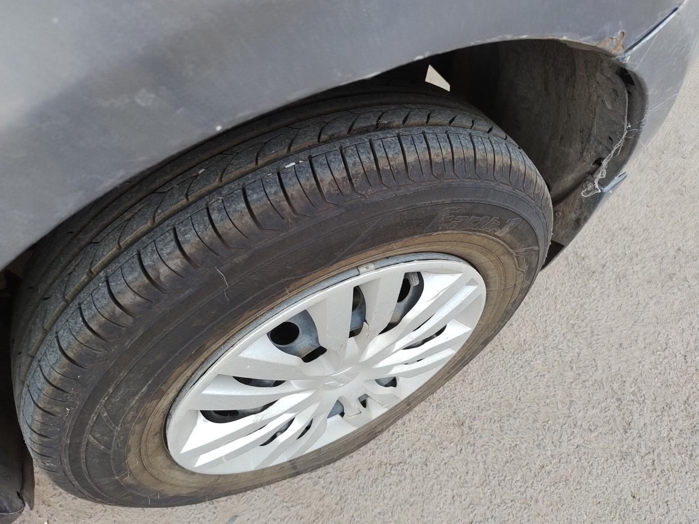 2013 Maruti Swift VDI, Diesel, Manual, 1,11,949 km, tyre