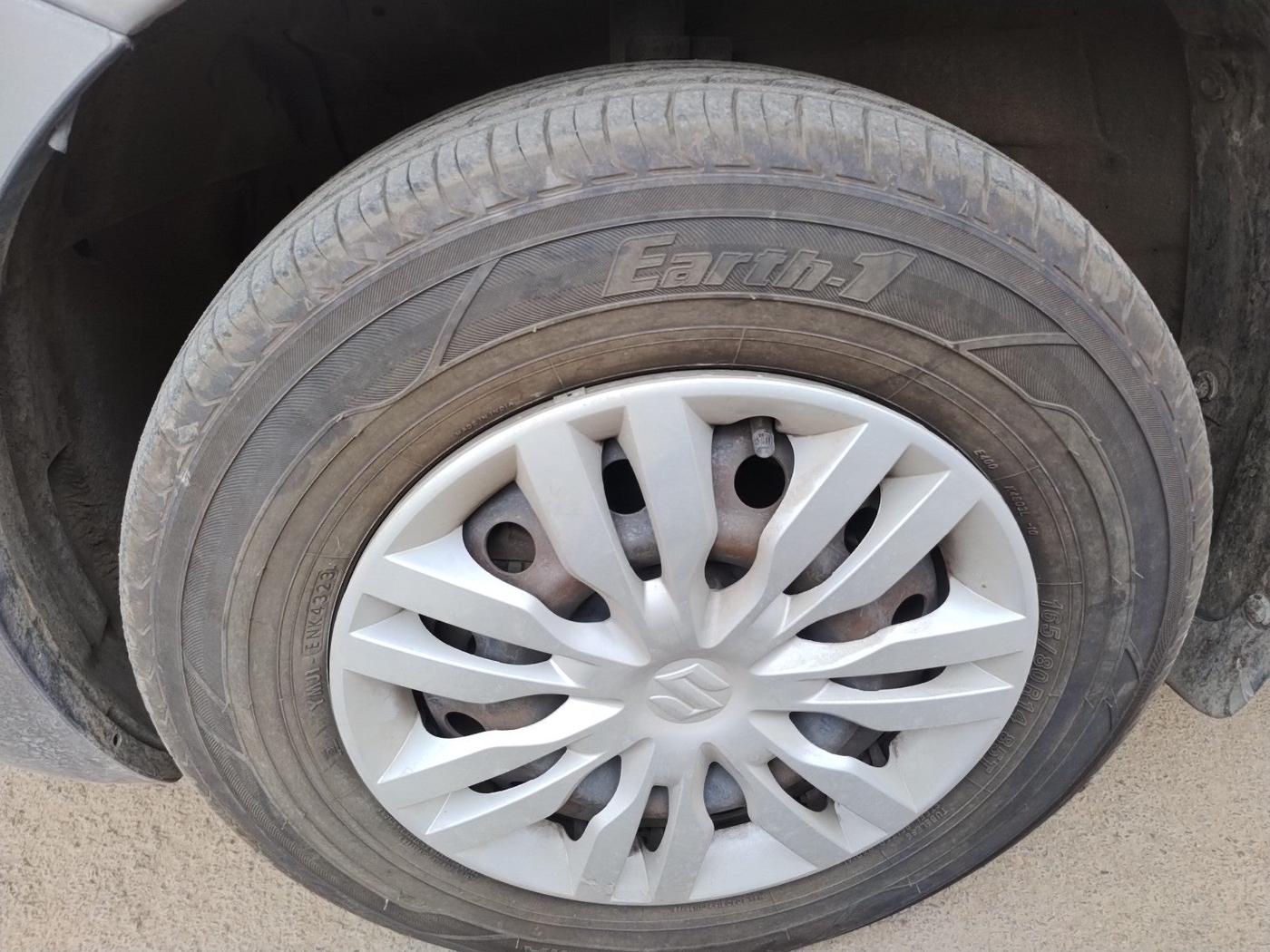 2013 Maruti Swift VDI, Diesel, Manual, 1,11,949 km, tyre