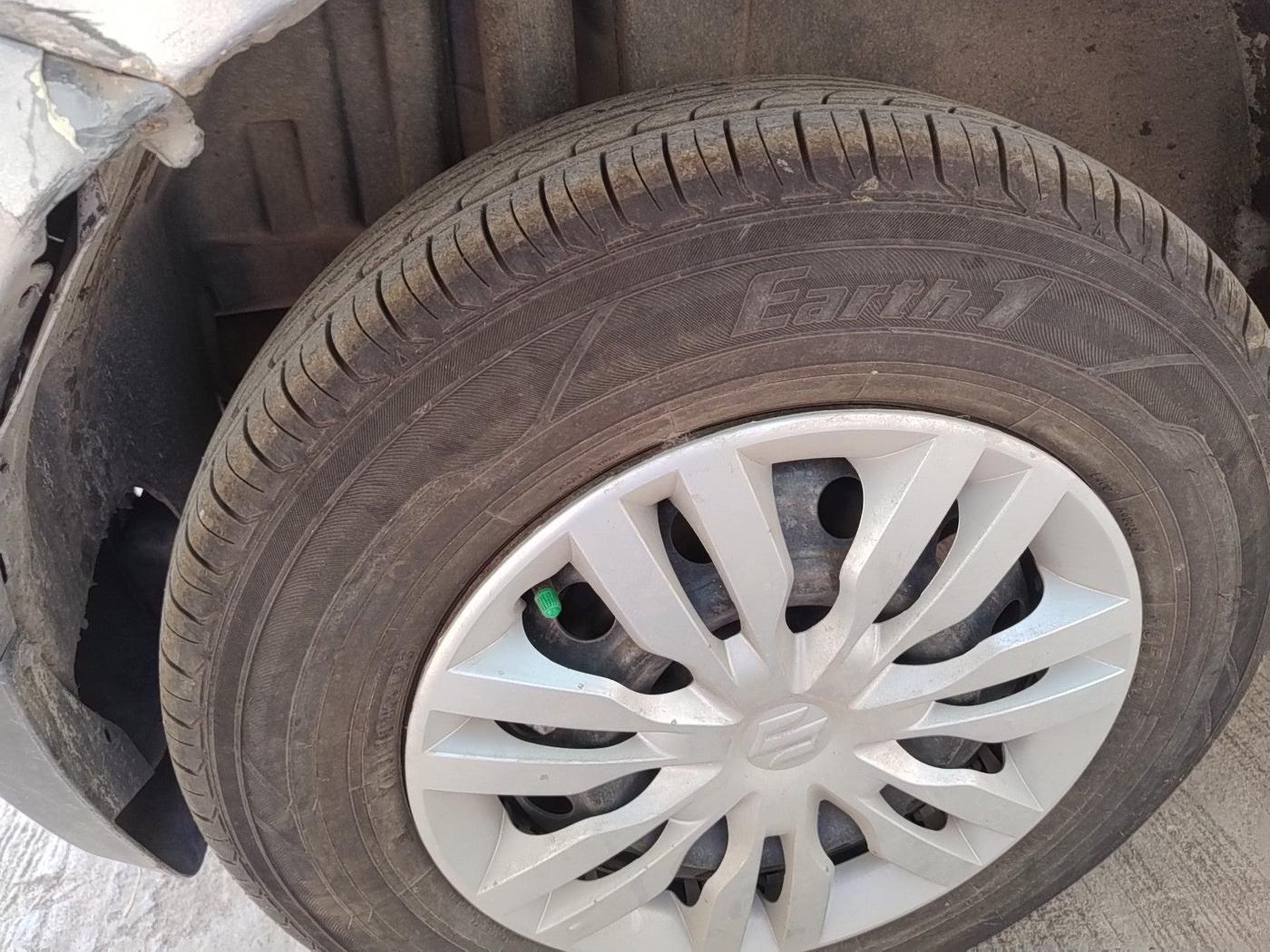 2013 Maruti Swift VDI, Diesel, Manual, 1,11,949 km, tyre