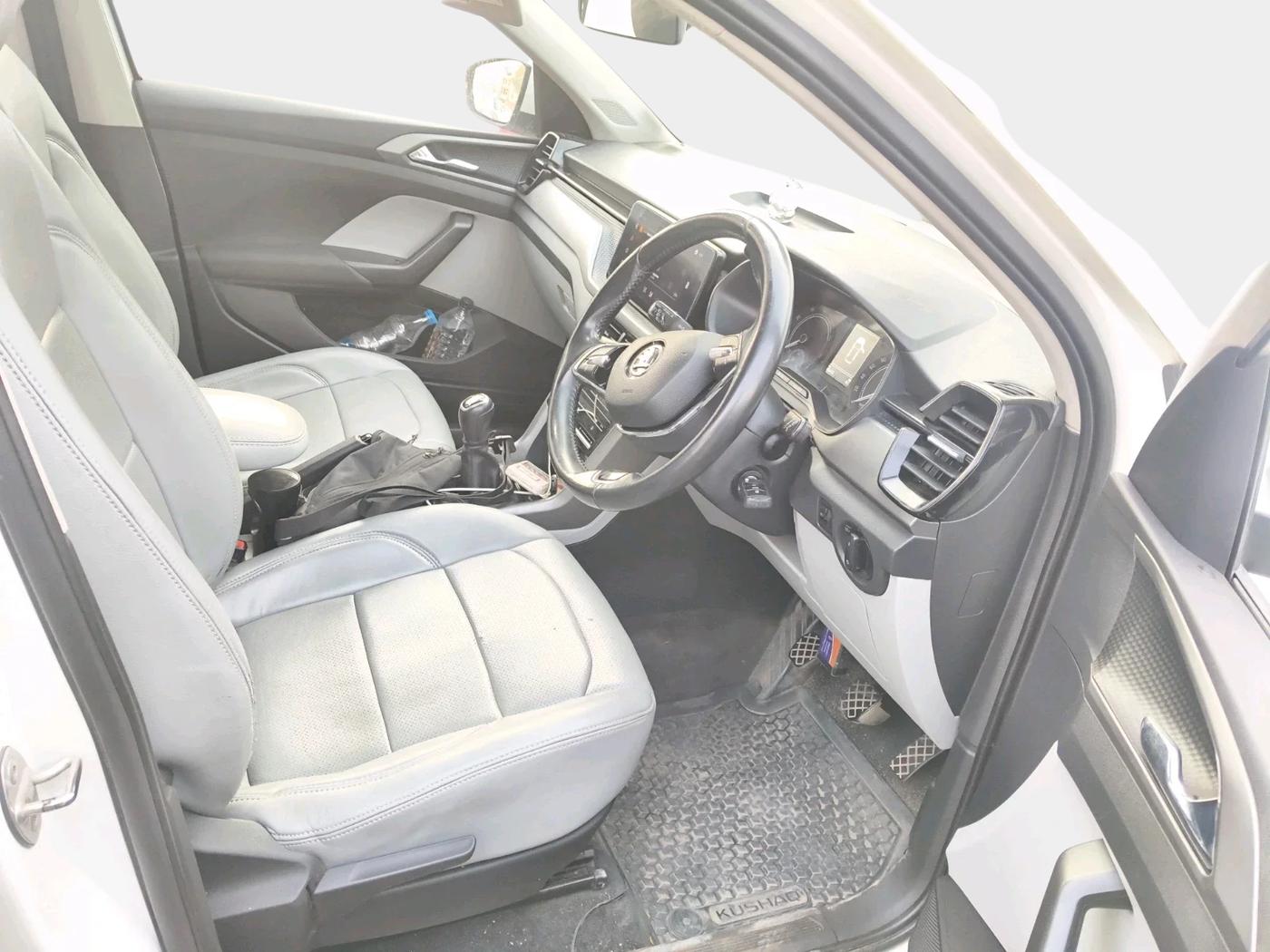 2021 Skoda KUSHAQ AMBITION 1.0L TSI MT, Petrol, Manual, 88,435 km, interior