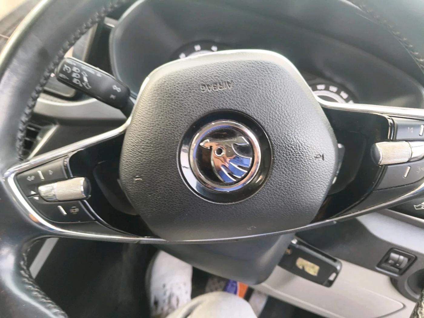 2021 Skoda KUSHAQ AMBITION 1.0L TSI MT, Petrol, Manual, 88,435 km, interior