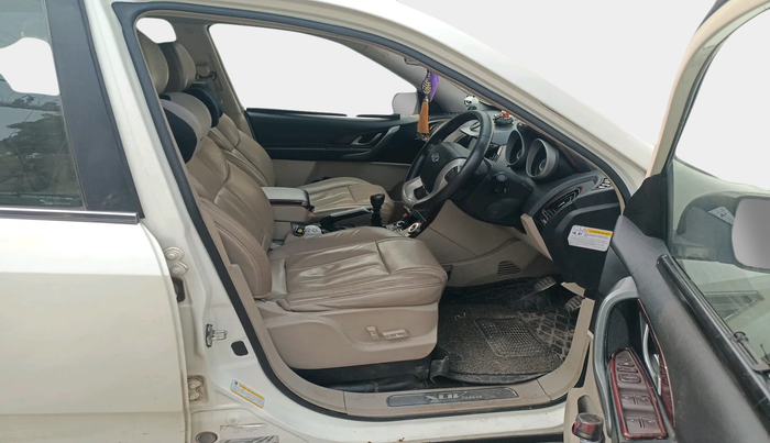 2017 Mahindra XUV500 W10 1.99, Diesel, Manual, 68,531 km, interior