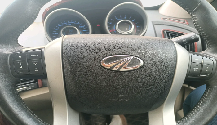 2017 Mahindra XUV500 W10 1.99, Diesel, Manual, 68,531 km, interior