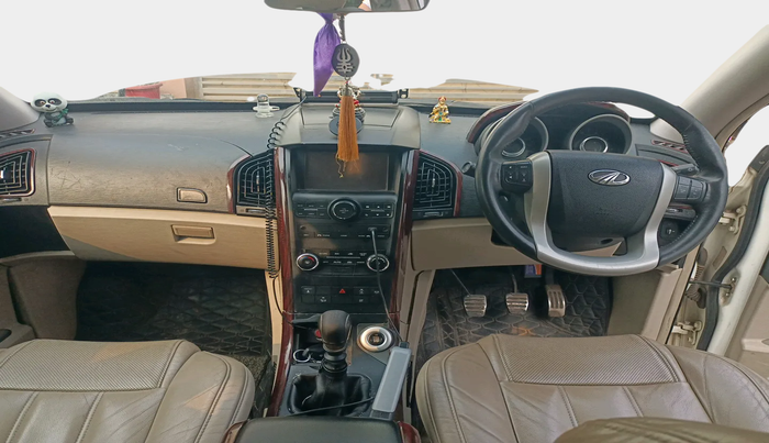 2017 Mahindra XUV500 W10 1.99, Diesel, Manual, 68,531 km, interior