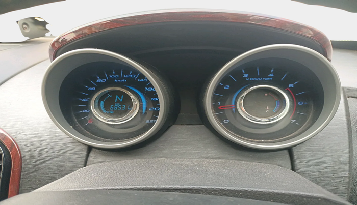 2017 Mahindra XUV500 W10 1.99, Diesel, Manual, 68,531 km, interior