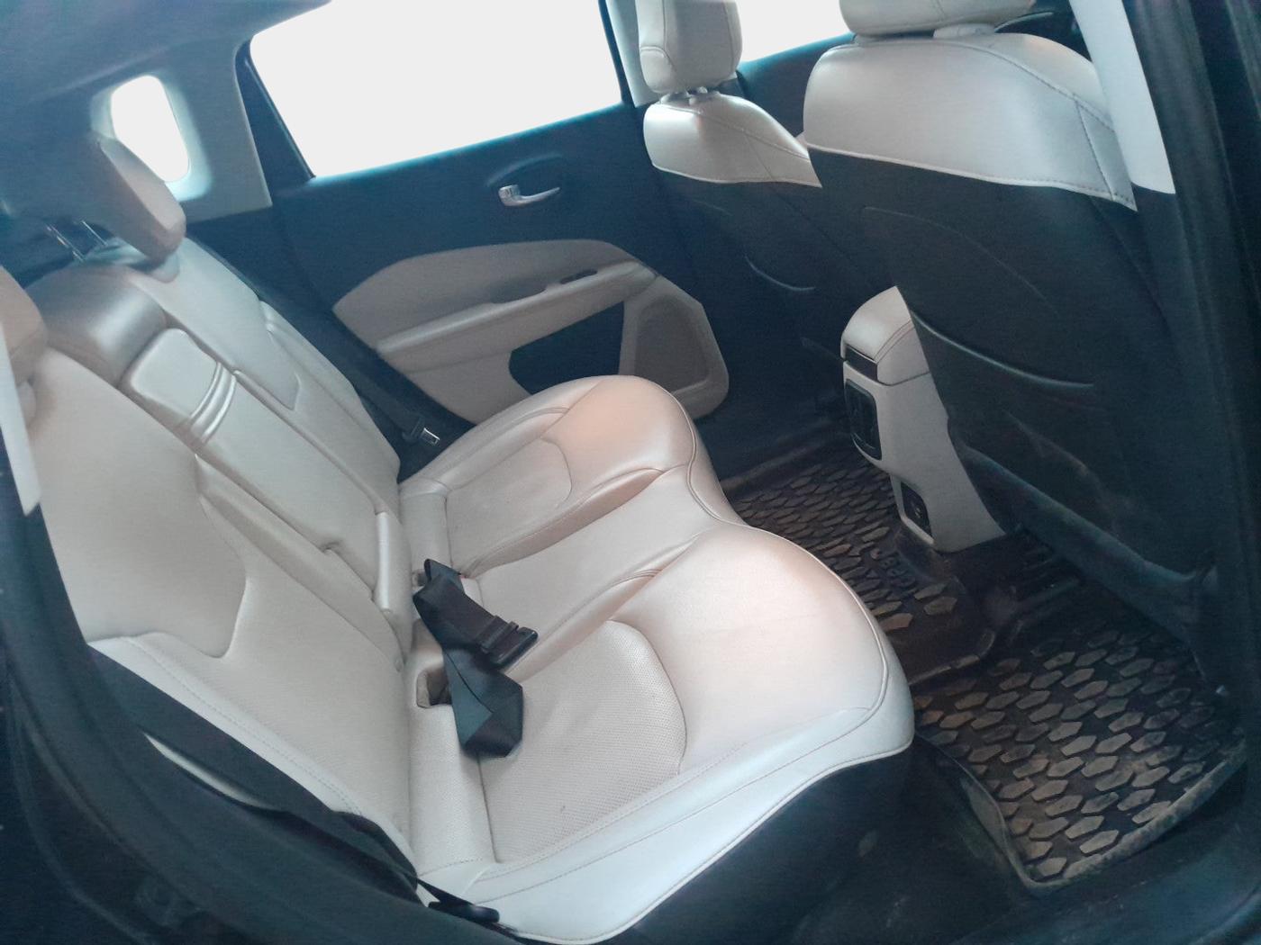2017 Jeep Compass LIMITED (O) 2.0 DIESEL 4X4, Diesel, Manual, 1,14,331 km, interior