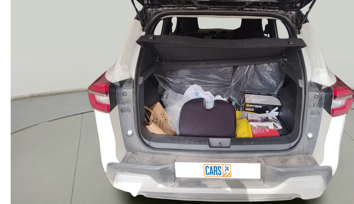 2024 Nissan MAGNITE N-Connecta B4D 1.0 Petrol MT Dual Tone, Petrol, Manual, 2,300 km, exterior