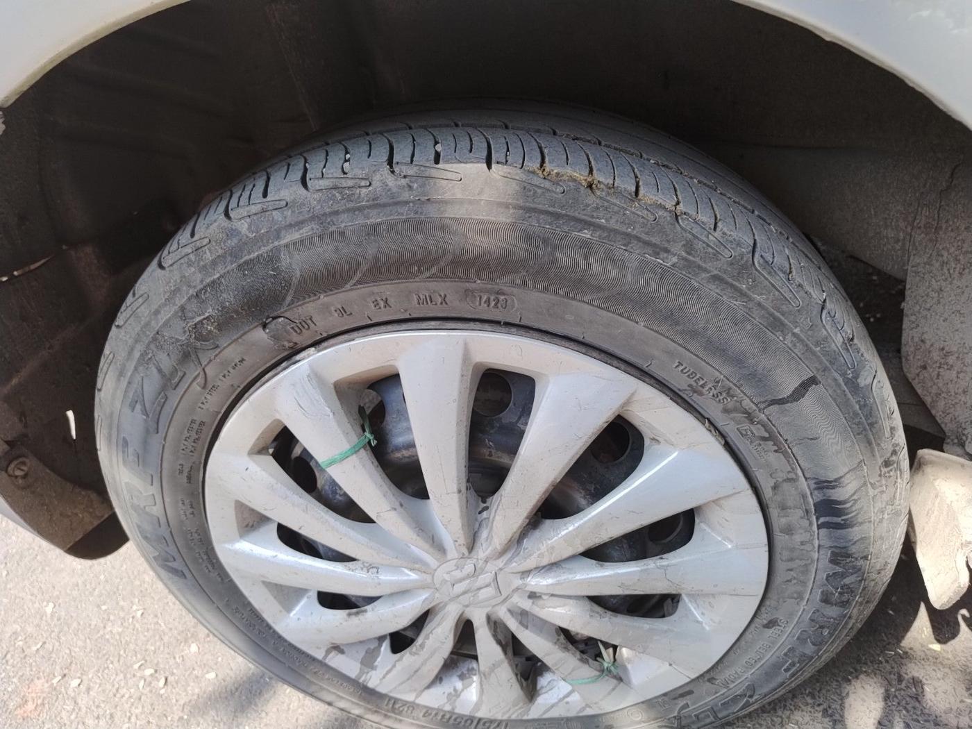 2015 Honda Amaze 1.5L I-DTEC S, Diesel, Manual, 95,528 km, tyre