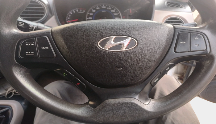 2015 Hyundai Grand i10 SPORTZ 1.2 KAPPA VTVT, Petrol, Manual, 1,02,721 km, interior