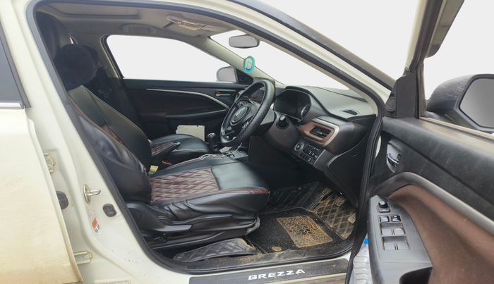 2022 Maruti BREZZA ZXI + SMART HYBRID, Petrol, Manual, 1,05,690 km, interior