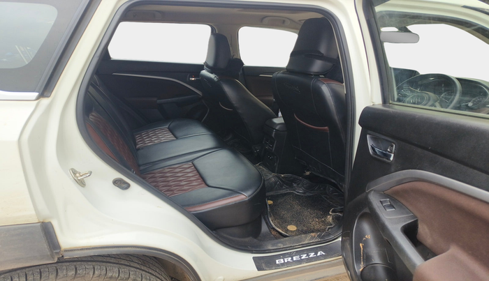 2022 Maruti BREZZA ZXI + SMART HYBRID, Petrol, Manual, 1,05,690 km, interior