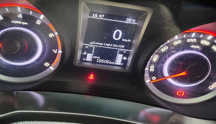 2021 Mahindra XUV300 W8 (O) 1.2 PETROL, Petrol, Manual, 21,000 km, interior