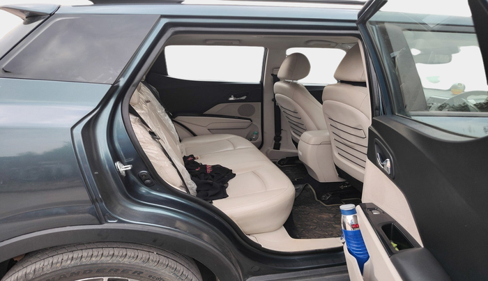 2021 Mahindra XUV300 W8 (O) 1.2 PETROL, Petrol, Manual, 21,000 km, interior