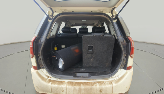 2018 Mahindra XUV500 W11, Diesel, Manual, 1,45,320 km, exterior