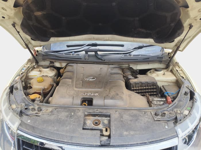 2018 Mahindra XUV500 W11, Diesel, Manual, 1,45,320 km, exterior