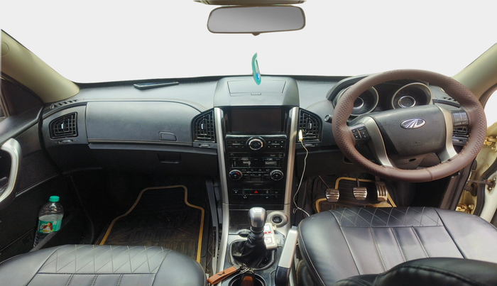 2018 Mahindra XUV500 W11, Diesel, Manual, 1,45,320 km, interior