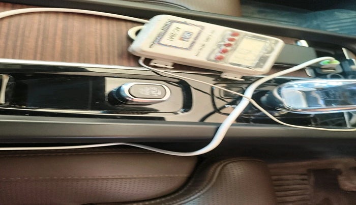 2025 Volvo XC 60 B5 Ultra, Petrol, Automatic, 25,148 km, interior