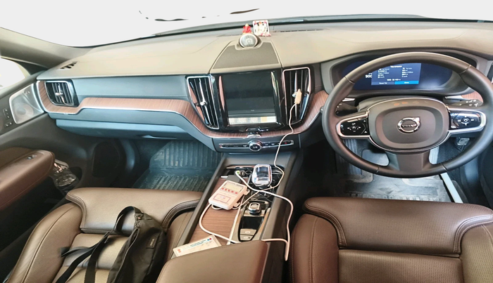 2025 Volvo XC 60 B5 Ultra, Petrol, Automatic, 25,148 km, interior