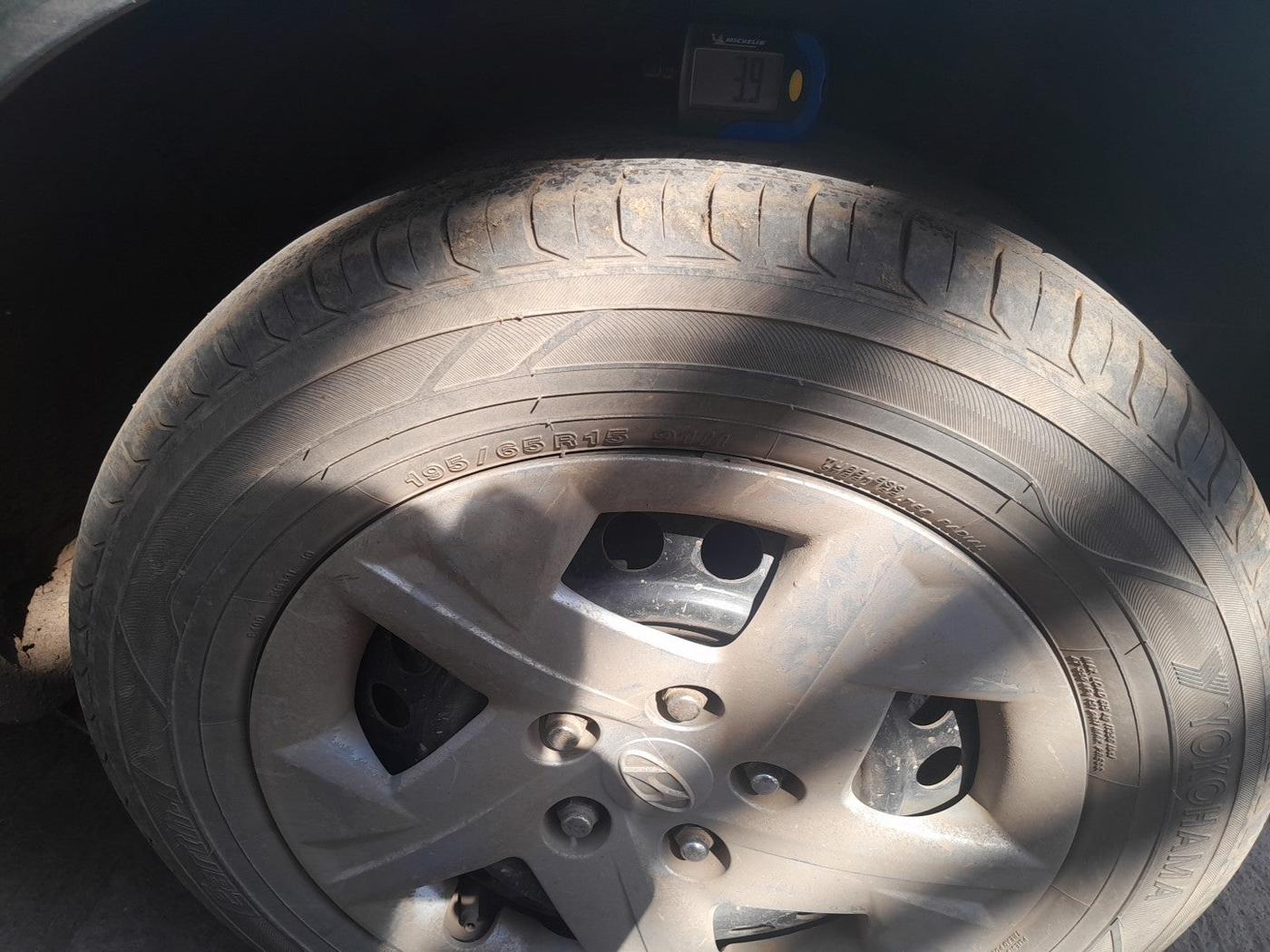 2019 Hyundai VENUE S 1.0 TURBO MT, Petrol, Manual, 1,33,855 km, tyre