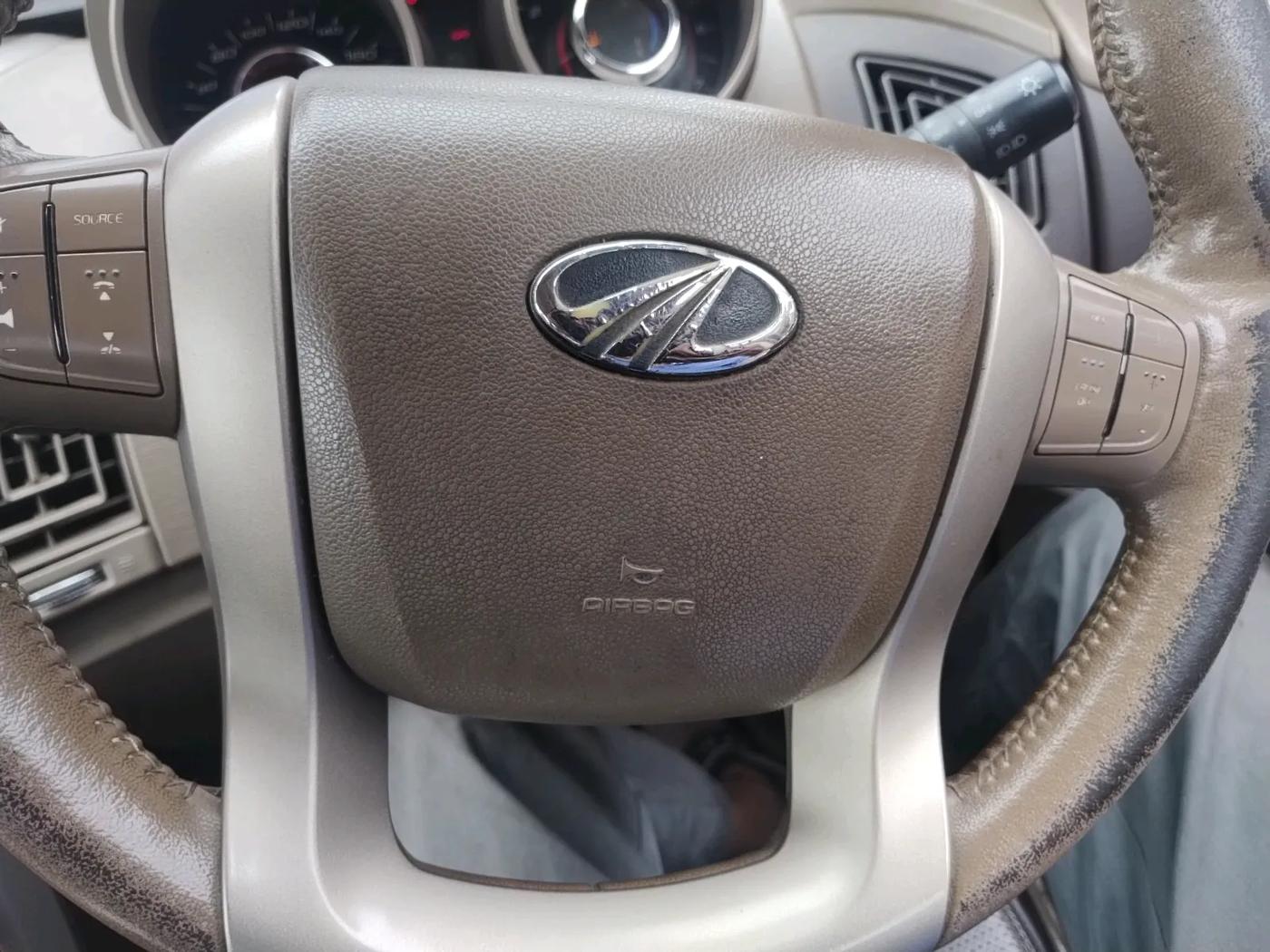 2014 Mahindra XUV500 W8, Diesel, Manual, 1,81,520 km, interior