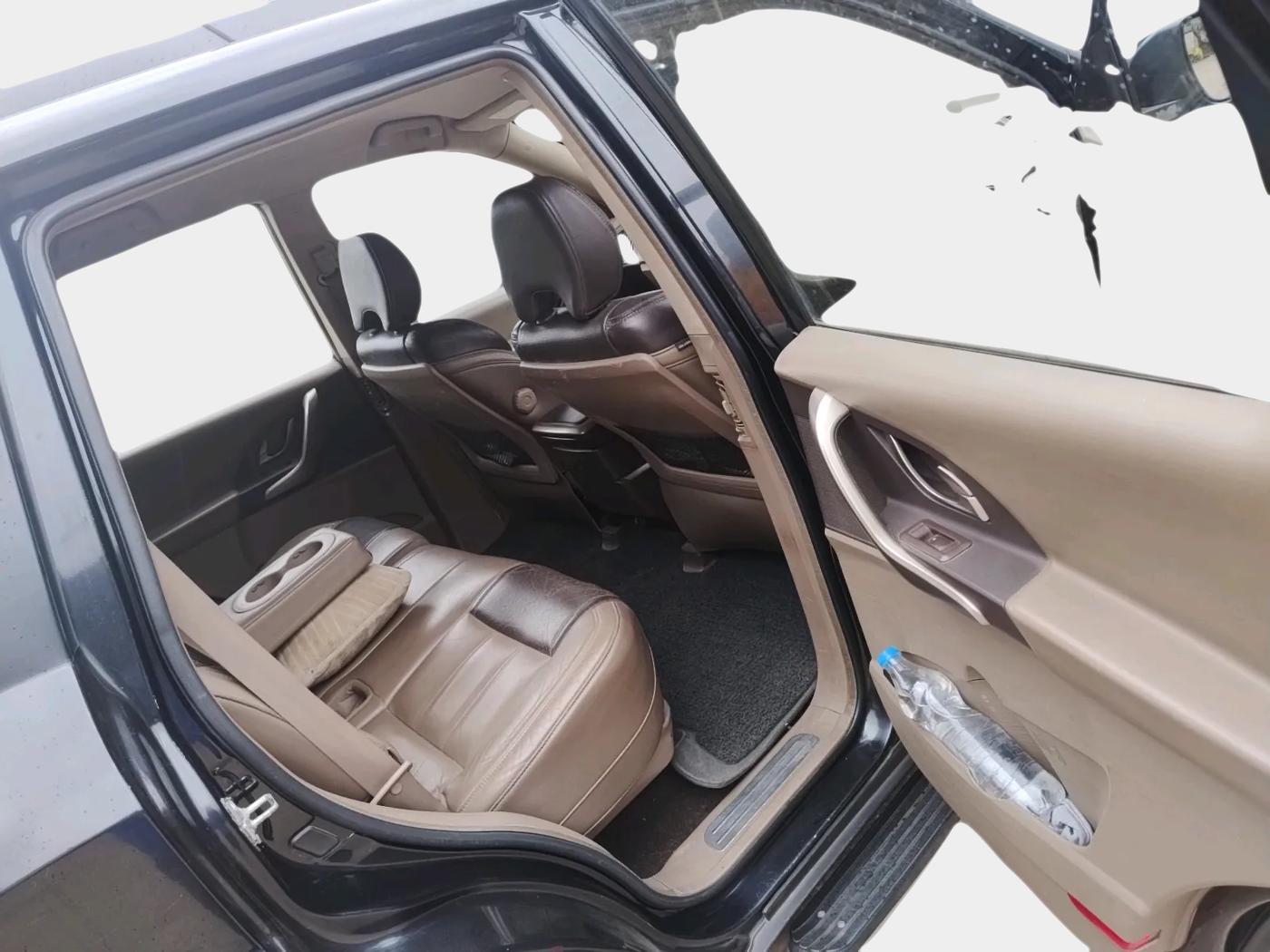 2014 Mahindra XUV500 W8, Diesel, Manual, 1,81,520 km, interior