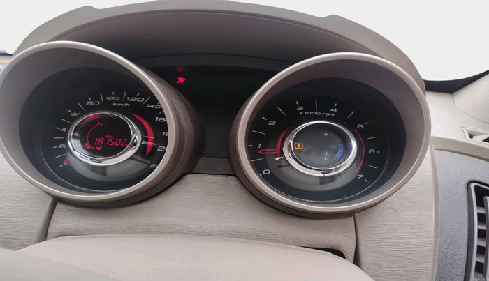 2014 Mahindra XUV500 W8, Diesel, Manual, 1,81,502 km, interior