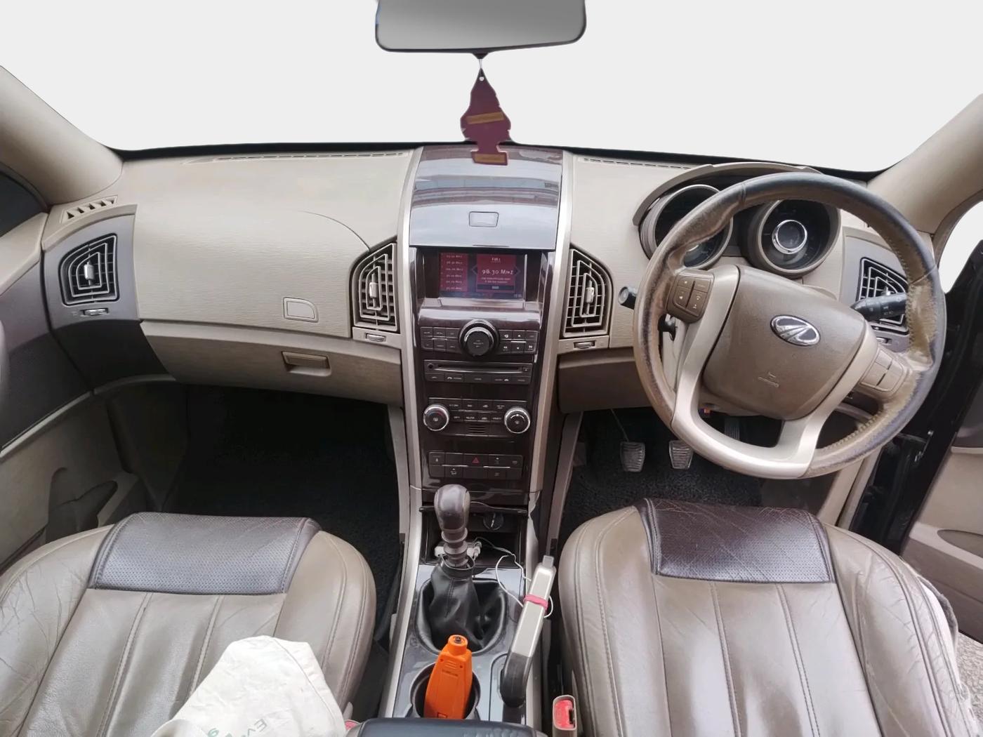 2014 Mahindra XUV500 W8, Diesel, Manual, 1,81,520 km, interior