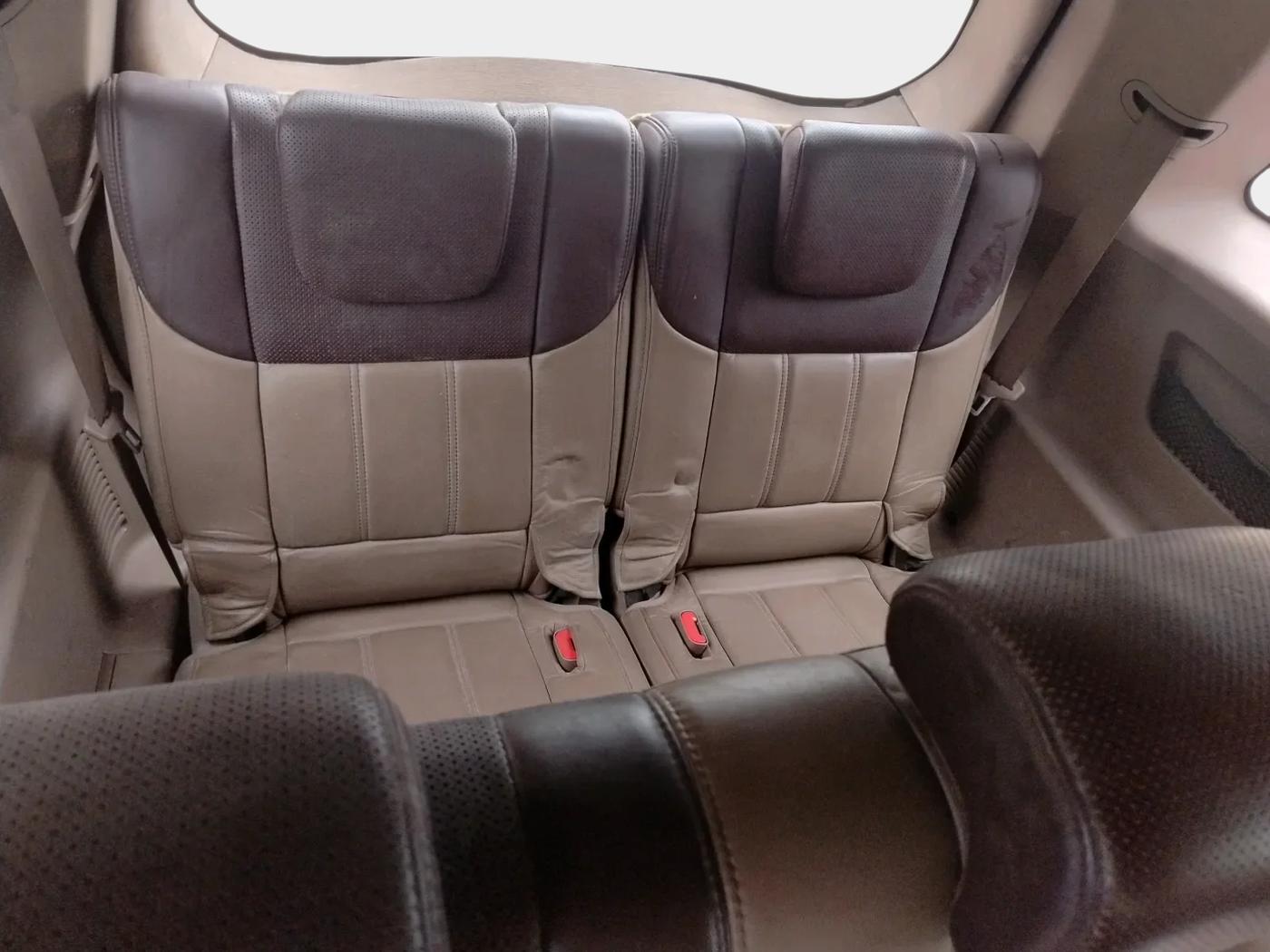 2014 Mahindra XUV500 W8, Diesel, Manual, 1,81,520 km, interior