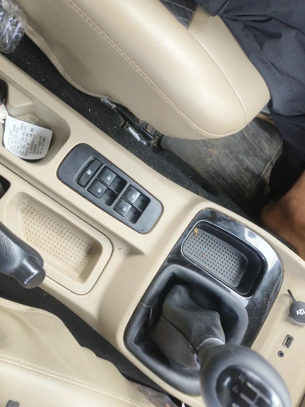 2023 Mahindra BOLERO NEO N 8, Diesel, Manual, 28,414 km, interior