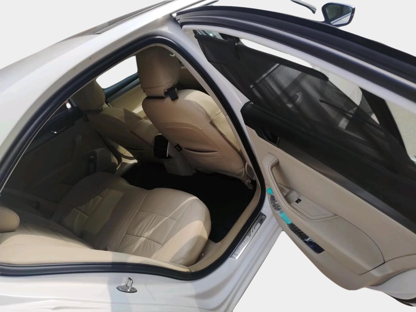 2018 Skoda Superb STYLE 1.8 TSI AT, Petrol, Automatic, 1,01,650 km, interior