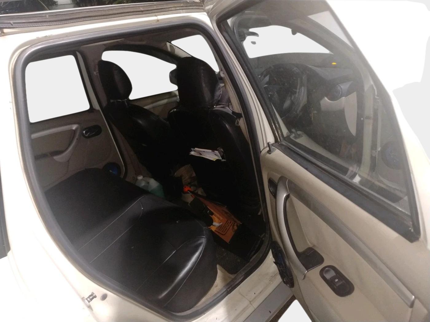 2013 Nissan Terrano XL (D), Diesel, Manual, 97,700 km, interior