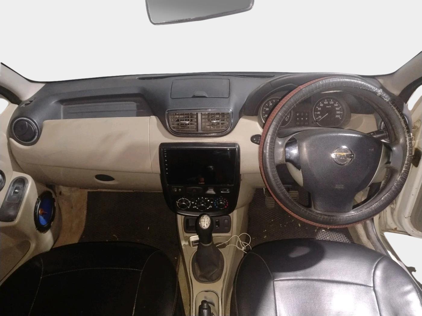 2013 Nissan Terrano XL (D), Diesel, Manual, 97,700 km, interior