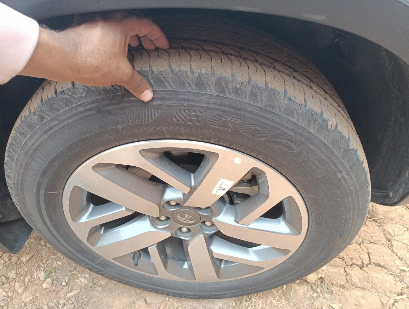 2022 Tata Safari XZ PLUS, Diesel, Manual, 18,333 km, tyre