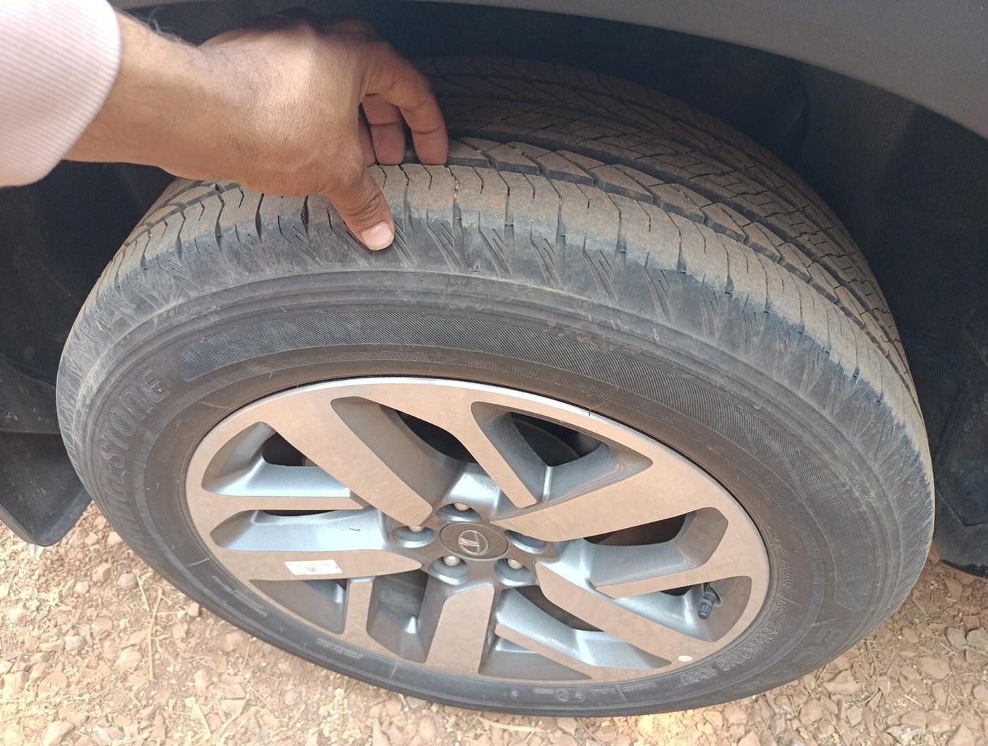 2022 Tata Safari XZ PLUS, Diesel, Manual, 18,333 km, tyre