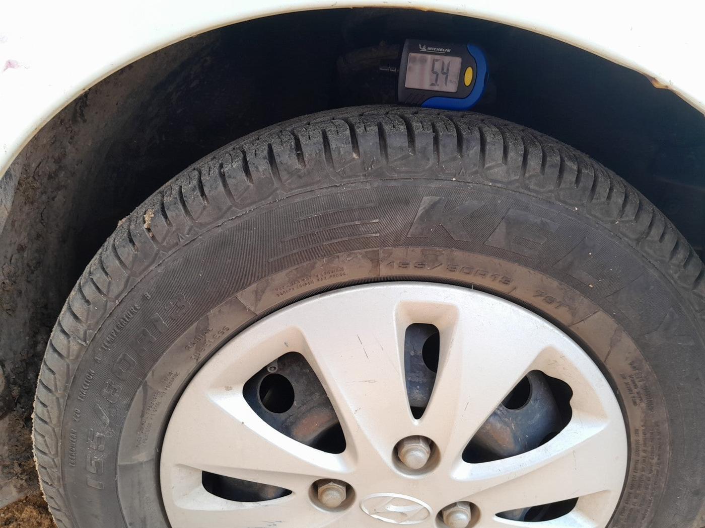2013 Hyundai i10 SPORTZ 1.2, Petrol, Manual, 43,693 km, tyre